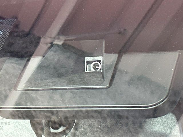 �y�g���^�Z�[�t�e�B�Z���X�z���s���ɑO���̎ԗ�����F�����A�Փ˂������Ȏ��͌x��ƃu���[�L�ŏՓˉ���Ɣ�Q�y�����A�V�X�g�B�����S�Ƀh���C�u�����y���݂��������܂��B