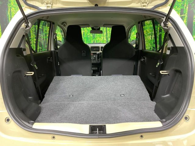 ���i�̂���������ʋ΁A���}���ɏ\���ȉ׎��X�y�[�X���m�ۂ��Ă���܂��B�Z�J���h�V�[�g��|���ƁA�傫�ȉו��̐ύڂ��\�ł���