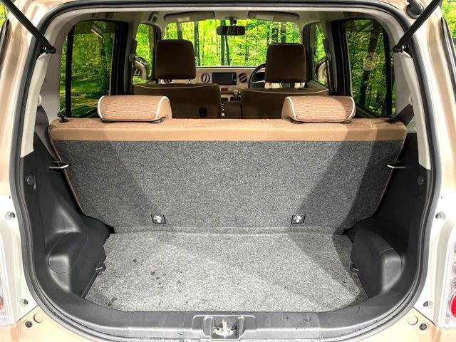 ���i�̂���������ʋ΁A���}���ɏ\���ȉ׎��X�y�[�X���m�ۂ��Ă���܂��B�Z�J���h�V�[�g��|���ƁA�傫�ȉו��̐ύڂ��\�ł���