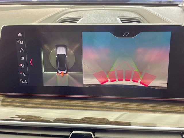 ���p�m���~�b�N�r���[���j�^�[:��p�̃J�����ɂ��A�ォ�猩���낵���悤�Ȏ��_��360�x�N���}�̎��͂��m�F���邱�Ƃ��ł��܂������p�������m�F���₷���A�����ꏊ�ł̐؂�Ԃ��⒓�Ԃ��X���[�Y�ɍs���܂��B