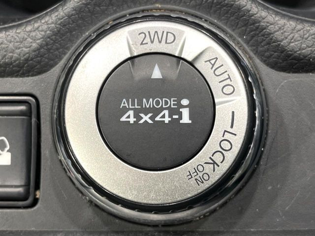 �y�I�[�����[�h4&times;4�z2WD/4WD���[�h����y�ɐ؂�ւ��\�B�R��d����2WD�A�X�^�b�N���ɖ𗧂�LOCK�AAUTO���[�h�ł�4WD�̔z���������Œ������A�H�ʏ󋵂��킸���肵��������T�|�[�g�B