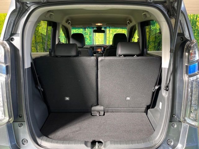 ���i�̂���������ʋ΁A���}���ɏ\���ȉ׎��X�y�[�X���m�ۂ��Ă���܂��B�Z�J���h�V�[�g��|���ƁA�傫�ȉו��̐ύڂ��\�ł���