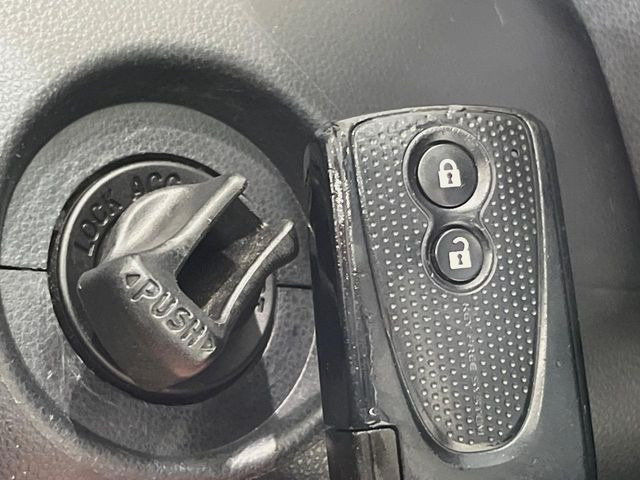 �y�L�[�t���[�V�X�e���z�J�o����|�P�b�g�ɓ��ꂽ�܂܂ł��h�A�̎{���E�������\�ȃX�}�[�g�L�[�𑕔��B�G���W���̃I���E�I�t�����J�M�����o���K�v����������Ƃ��Ă��֗��ł���