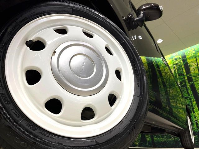 �y����14�C���`�A���~�z�C�[���z�O�ςɃ}�b�`���������A���~�z�C�[���𑕒����Ă���܂��B�e��ЊO�A���~�z�C�[����A�X�^�b�h���X�^�C�����戵�����Ă���܂��B���񂲑��k����������