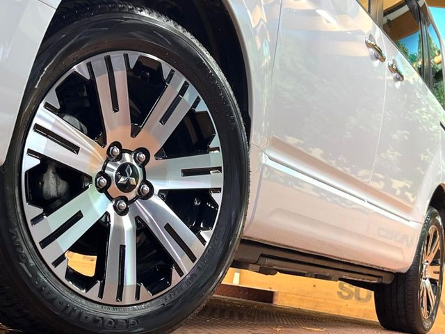 �y����18�C���`�A���~�z�C�[���z�O�ςɃ}�b�`���������A���~�z�C�[���𑕒����Ă���܂��B�e��ЊO�A���~�z�C�[����A�X�^�b�h���X�^�C�����戵�����Ă���܂��B���񂲑��k����������