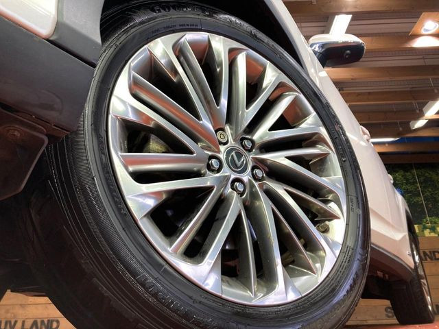 �y����20�C���`�A���~�z�C�[���z�O�ςɃ}�b�`���������A���~�z�C�[���𑕒����Ă���܂��B�e��ЊO�A���~�z�C�[����A�X�^�b�h���X�^�C�����戵�����Ă���܂��B���񂲑��k����������