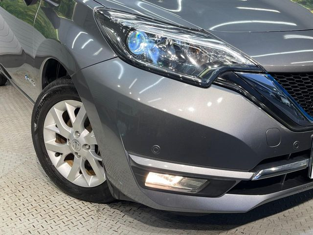 �yLED�w�b�h���C�g�z���V����ԑ��s�����ǍD�Ȏ��E���m�ۂ����S���ĉ^�]�ł��鍂�P�xLED�w�b�h���C�g�𑕔�!�_�����x�������A����d�͂��}�����Ă��܂��B