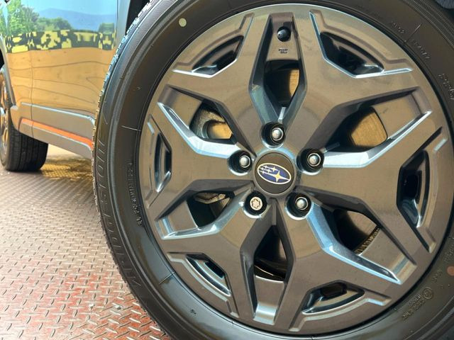 �y����17�C���`�A���~�z�C�[���z�O�ςɃ}�b�`���������A���~�z�C�[���𑕒����Ă���܂��B�e��ЊO�A���~�z�C�[����A�X�^�b�h���X�^�C�����戵�����Ă���܂��B���񂲑��k����������