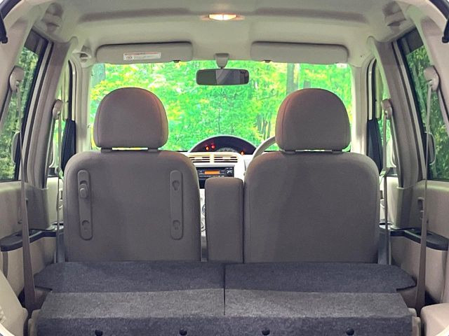 ���i�̂���������ʋ΁A���}���ɏ\���ȉ׎��X�y�[�X���m�ۂ��Ă���܂��B�Z�J���h�V�[�g��|���ƁA�傫�ȉו��̐ύڂ��\�ł���