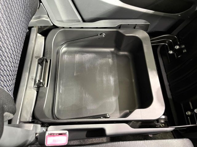 �y�V�[�g�A���_�[�{�b�N�X�z�V�[�g�̉��ɑ�e�ʂ̎��[�X�y�[�X��������Ă���A�C���ԃO�b�Y�ȂǁA�O���猩��ꂽ���Ȃ����̂�����������[�ł��ĕ֗�!