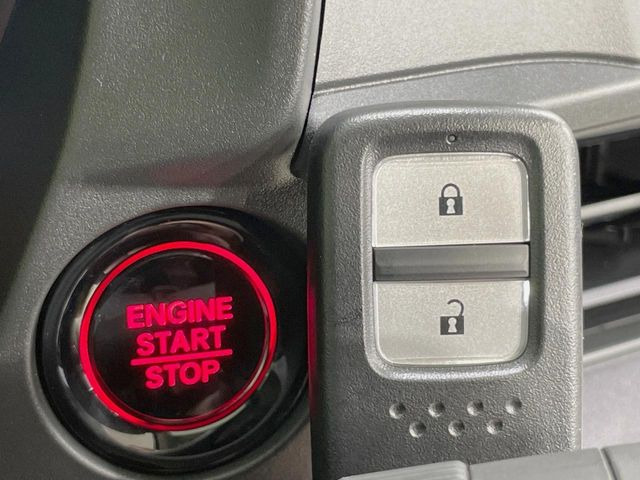 �yHonda�X�}�[�g�L�[�z�J�o����|�P�b�g�ɓ��ꂽ�܂܂ł��h�A�̎{���E�������\�ȃX�}�[�g�L�[�𑕔��B�G���W���̃I���E�I�t�����J�M�����o���K�v����������Ƃ��Ă��֗��ł���