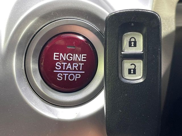 �yHonda�X�}�[�g�L�[�z�J�o����|�P�b�g�ɓ��ꂽ�܂܂ł��h�A�̎{���E�������\�ȃX�}�[�g�L�[�𑕔��B�G���W���̃I���E�I�t�����J�M�����o���K�v����������Ƃ��Ă��֗��ł���