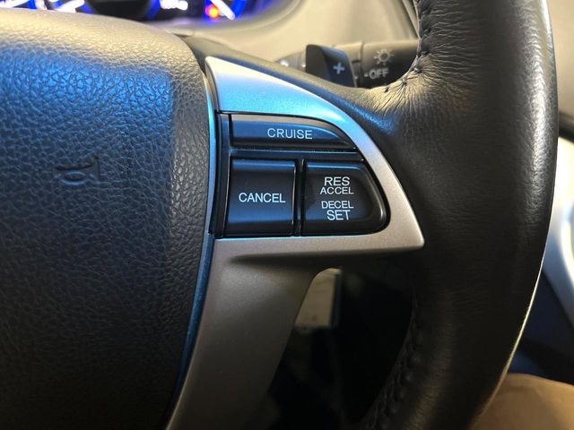 �y�N���[�Y�R���g���[���z�������H�����N���N���s�B�A�N�Z���𗣂��Ă���葬�x�ő��s���ł��A�������^�]���̕��S���y��!�����E�������ȒP�ȃX�C�b�`����Œ����ł��܂��B