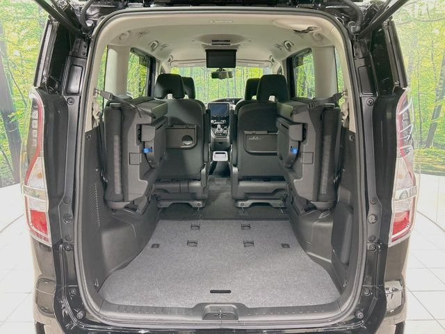 ���i�̂���������ʋ΁A���}���ɏ\���ȉ׎��X�y�[�X���m�ۂ��Ă���܂��B�Z�J���h�V�[�g��|���ƁA�傫�ȉו��̐ύڂ��\�ł���