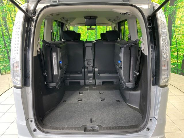 ���i�̂���������ʋ΁A���}���ɏ\���ȉ׎��X�y�[�X���m�ۂ��Ă���܂��B�Z�J���h�V�[�g��|���ƁA�傫�ȉו��̐ύڂ��\�ł���