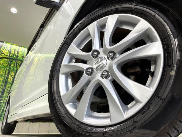 �y����15�C���`�A���~�z�C�[���z�O�ςɃ}�b�`���������A���~�z�C�[���𑕒����Ă���܂��B�e��ЊO�A���~�z�C�[����A�X�^�b�h���X�^�C�����戵�����Ă���܂��B���񂲑��k����������