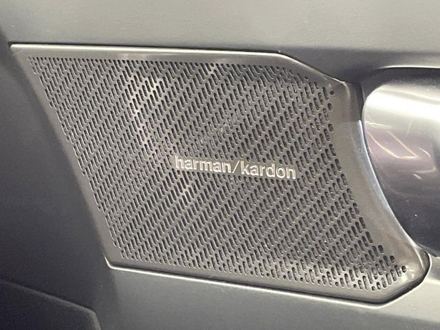 ��harman/kardon�T�E���h�V�X�e��:�I�[�f�B�I��僁�[�J�[����|����v���~�A���X�s�[�J�[�𑕔��B�����̃X�s�[�J�[����A���̗������܂ŕ����鍂�i���ȉ��y�����y���݂��������܂��B