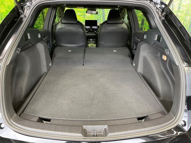 ���i�̂���������ʋ΁A���}���ɏ\���ȉ׎��X�y�[�X���m�ۂ��Ă���܂��B�Z�J���h�V�[�g��|���ƁA�傫�ȉו��̐ύڂ��\�ł���