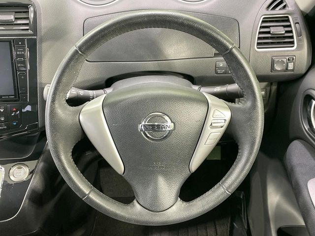 �y�����v�����X�e�A�����O�z�㎿�Ȋv���g�p���邱�ƂŁA��ɂ����������݂ƂĂ��^�]���₷���n���h���ł���