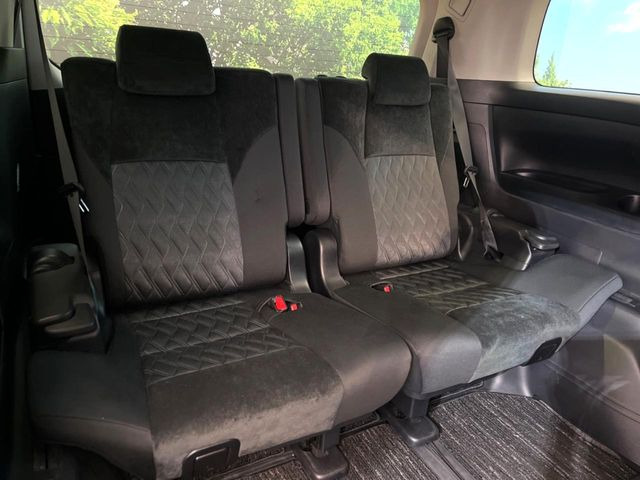 3列目シートはもちろん状態良好☆大人でもゆったりと座って頂けますので、大人数でのお出かけもラクラクです♪ご家族で、気の知れた仲間で、ドライブに行くのが楽しみですね♪