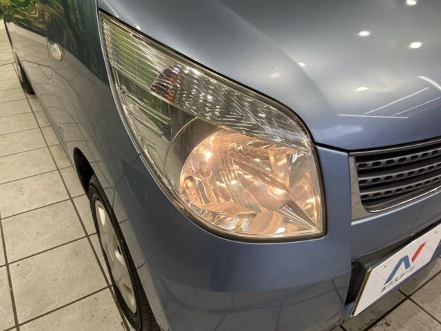 �C���e���A�ɍ��킹���f�U�C���̃X�e�A�����O�́A�^�]�������̂��Ƃ��l���A�^�]���₷���`��A�傫���ł��B�����x�A���ۂɐG���Ă��m���߂��������B