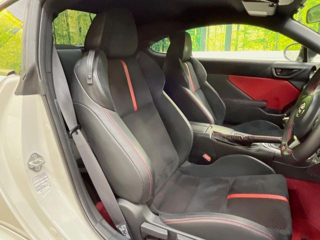 �y�n�[�t���U�[�V�[�g�z�������ƍ���S�n�𗼗������l�C�̃V�[�g���w�ʁE���ʂ̃t�@�u���b�N�f�ނ́A�ʋC���̗ǂ��⊊��ɂ����ɗD��Ă��܂��B�C���╞���ɍ��E���ꂸ���K�ɂ���肢�������܂��B