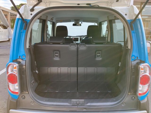 ���i�̂���������ʋ΁A���}���ɏ\���ȉ׎��X�y�[�X���m�ۂ��Ă���܂��B�Z�J���h�V�[�g��|���ƁA�傫�ȉו��̐ύڂ��\�ł���