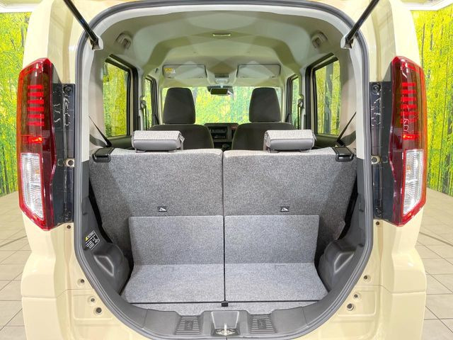 ���i�̂���������ʋ΁A���}���ɏ\���ȉ׎��X�y�[�X���m�ۂ��Ă���܂��B�Z�J���h�V�[�g��|���ƁA�傫�ȉו��̐ύڂ��\�ł���