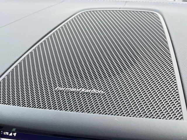 ��harman/kardon�T�E���h�V�X�e��:�I�[�f�B�I��僁�[�J�[����|����v���~�A���X�s�[�J�[�𑕔��B�����̃X�s�[�J�[����A���̗������܂ŕ����鍂�i���ȉ��y�����y���݂��������܂��B