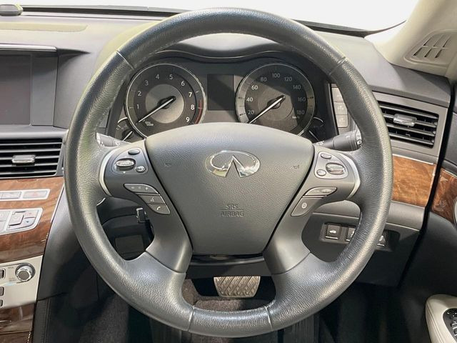 �y�����v�����X�e�A�����O�z�㎿�Ȋv���g�p���邱�ƂŁA��ɂ����������݂ƂĂ��^�]���₷���n���h���ł���