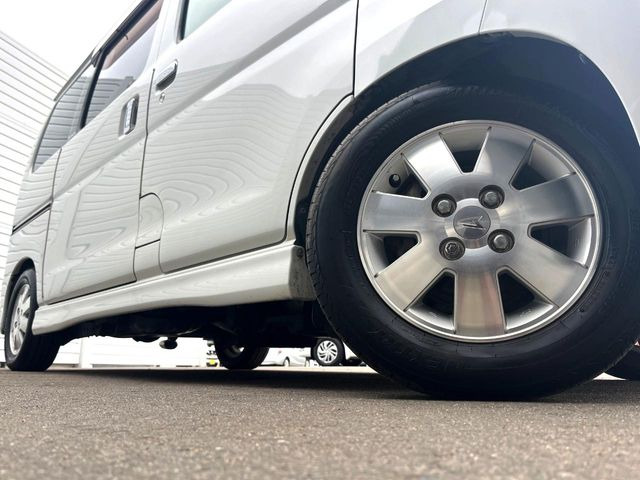 �y����13�C���`�A���~�z�C�[���z�O�ςɃ}�b�`���������A���~�z�C�[���𑕒����Ă���܂��B�e��ЊO�A���~�z�C�[����A�X�^�b�h���X�^�C�����戵�����Ă���܂��B���񂲑��k����������