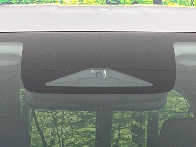 �y�z���_�Z���V���O�z���s���ɑO���̎ԗ�����F�����A�Փ˂������Ȏ��͌x��ƃu���[�L�ŏՓˉ���Ɣ�Q�y�����A�V�X�g�B�����S�Ƀh���C�u�����y���݂��������܂��B