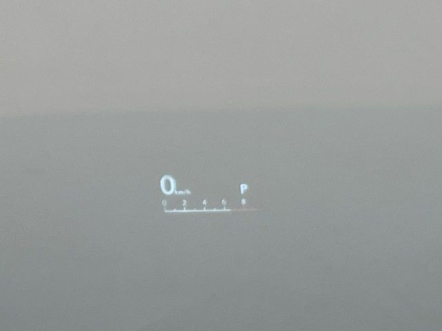 �y�J���[�w�b�h�A�b�v�f�B�X�v���C�z���݂̑��x�⑖�s�����f�W�^���\���ŉ^�]�ȑO���̃K���X�ɓ��e!�J���[�t���Ŏ��F���������A�^�]���ڐ������炳���K�v�ȏ����m�F�ł���̂łƂ��Ă��֗��ň��S!