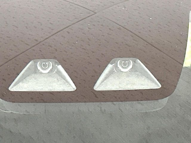 �y�X�}�[�g�A�V�X�g�z���s���ɑO���̎ԗ�����F�����A�Փ˂������Ȏ��͌x��ƃu���[�L�ŏՓˉ���Ɣ�Q�y�����A�V�X�g�B�����S�Ƀh���C�u�����y���݂��������܂��B