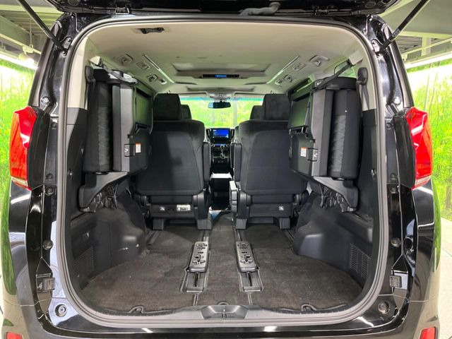 ���i�̂���������ʋ΁A���}���ɏ\���ȉ׎��X�y�[�X���m�ۂ��Ă���܂��B�Z�J���h�V�[�g��|���ƁA�傫�ȉו��̐ύڂ��\�ł���