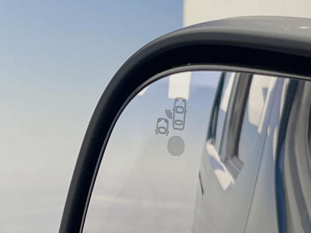 ���u���C���h�A�V�X�g�Z���T�[:���p����̎Ԃ����m���A�h���C�o�[���Ԑ��ύX���s���ۂɁA�x�����Ƌ��ɒ��ӂ𑣂��Ă������S�x���@�\�ł�!