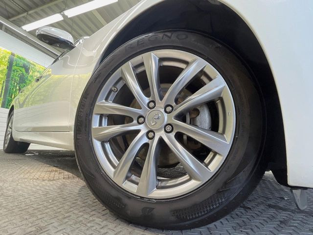 �y����18�C���`�A���~�z�C�[���z�O�ςɃ}�b�`���������A���~�z�C�[���𑕒����Ă���܂��B�e��ЊO�A���~�z�C�[����A�X�^�b�h���X�^�C�����戵�����Ă���܂��B���񂲑��k����������