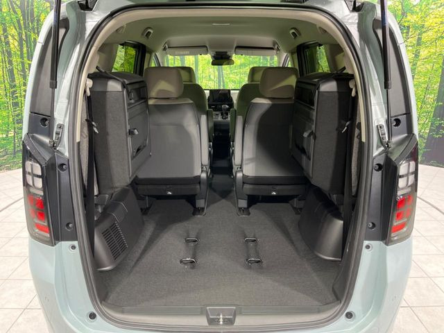 ���i�̂���������ʋ΁A���}���ɏ\���ȉ׎��X�y�[�X���m�ۂ��Ă���܂��B�Z�J���h�V�[�g��|���ƁA�傫�ȉו��̐ύڂ��\�ł���