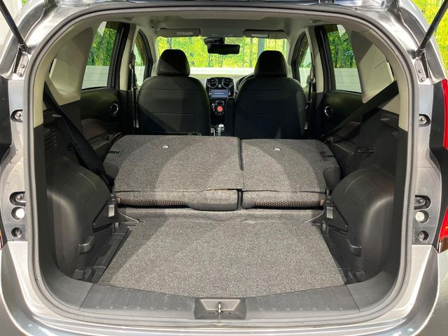 ���i�̂���������ʋ΁A���}���ɏ\���ȉ׎��X�y�[�X���m�ۂ��Ă���܂��B�Z�J���h�V�[�g��|���ƁA�傫�ȉו��̐ύڂ��\�ł���