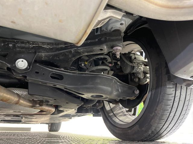 安心の最長10年・走行無制限保証(有償)をご用意。保証内容も充実はもちろん、無料点検&オイル交換や、年中無休の全国・24時間ロードサービスも付帯されておりますのでご安心下さい。