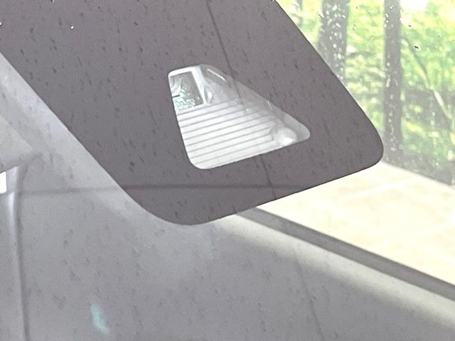 �y�X�}�[�g�A�V�X�g�z���s���ɑO���̎ԗ�����F�����A�Փ˂������Ȏ��͌x��ƃu���[�L�ŏՓˉ���Ɣ�Q�y�����A�V�X�g�B�����S�Ƀh���C�u�����y���݂��������܂��B