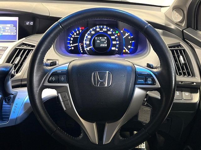 �y�����v�����X�e�A�����O�z�㎿�Ȋv���g�p���邱�ƂŁA��ɂ����������݂ƂĂ��^�]���₷���n���h���ł���