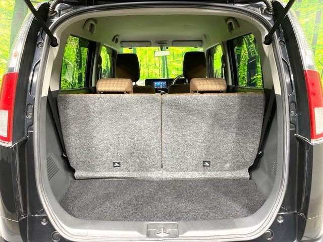 ���i�̂���������ʋ΁A���}���ɏ\���ȉ׎��X�y�[�X���m�ۂ��Ă���܂��B�Z�J���h�V�[�g��|���ƁA�傫�ȉו��̐ύڂ��\�ł���