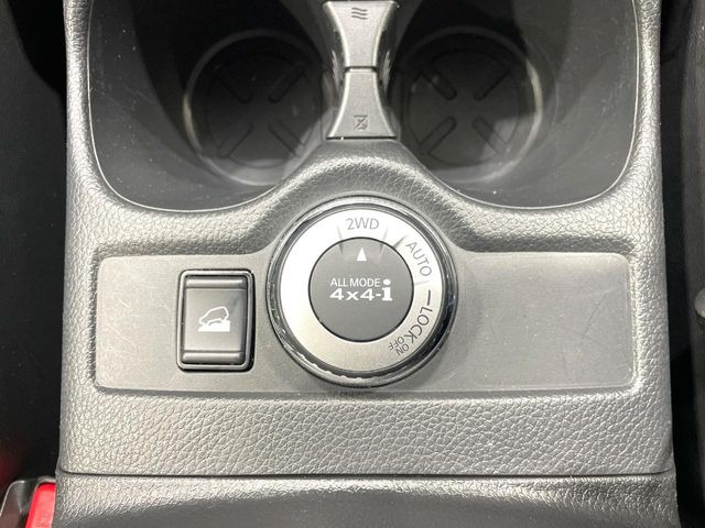 �y�I�[�����[�h4&times;4�z2WD/4WD���[�h����y�ɐ؂�ւ��\�B�R��d����2WD�A�X�^�b�N���ɖ𗧂�LOCK�AAUTO���[�h�ł�4WD�̔z���������Œ������A�H�ʏ󋵂��킸���肵��������T�|�[�g�B