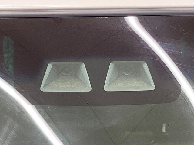 �y�X�}�[�g�A�V�X�g�z���s���ɑO���̎ԗ�����F�����A�Փ˂������Ȏ��͌x��ƃu���[�L�ŏՓˉ���Ɣ�Q�y�����A�V�X�g�B�����S�Ƀh���C�u�����y���݂��������܂��B