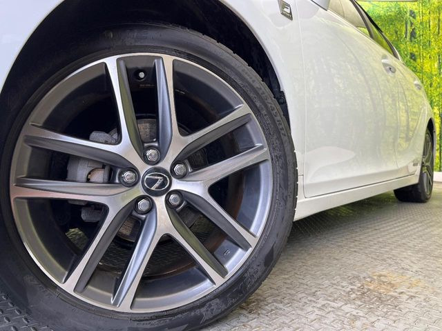 �y����17�C���`�A���~�z�C�[���z�O�ςɃ}�b�`���������A���~�z�C�[���𑕒����Ă���܂��B�e��ЊO�A���~�z�C�[����A�X�^�b�h���X�^�C�����戵�����Ă���܂��B���񂲑��k����������