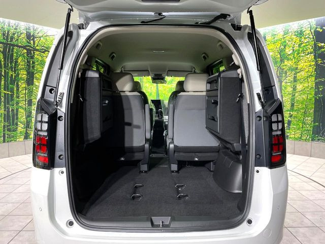 ���i�̂���������ʋ΁A���}���ɏ\���ȉ׎��X�y�[�X���m�ۂ��Ă���܂��B�Z�J���h�V�[�g��|���ƁA�傫�ȉו��̐ύڂ��\�ł���