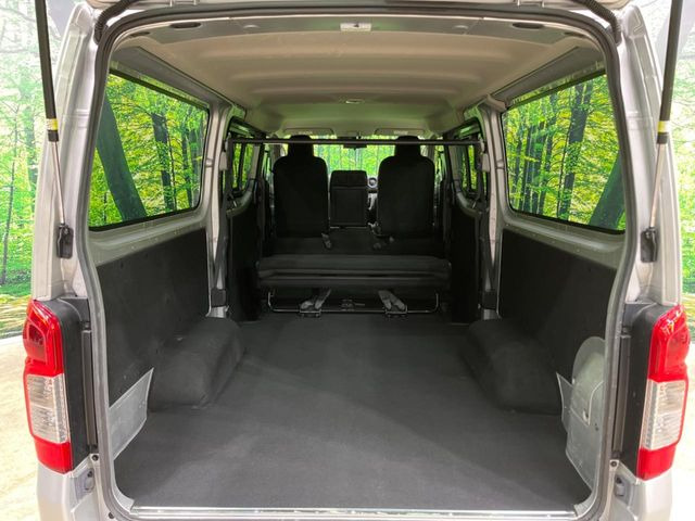 ���i�̂���������ʋ΁A���}���ɏ\���ȉ׎��X�y�[�X���m�ۂ��Ă���܂��B�Z�J���h�V�[�g��|���ƁA�傫�ȉו��̐ύڂ��\�ł���