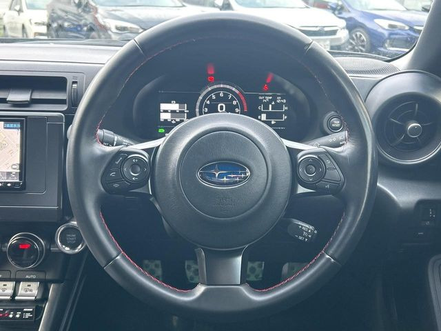 �y�����v�����X�e�A�����O�z�㎿�Ȋv���g�p���邱�ƂŁA��ɂ����������݂ƂĂ��^�]���₷���n���h���ł���