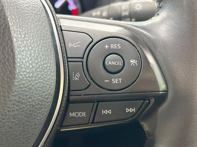 【レーダークルーズコントロール】高速道路での長距離走行が楽に!!自動で速度を保つクルーズコントロールが、衝突軽減システムと連携し、前方の車両を感知して車間を保つように速度調節してくれます!!